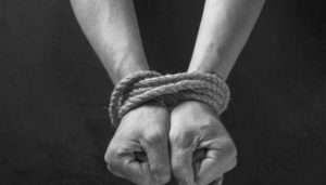 La oración de petición es desanudar las manos atadas de Dios